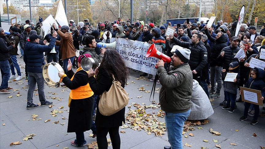 Brüksel'de mülteciler oturum izni için gösteri yaptı