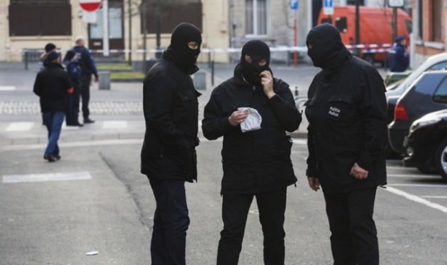 Brüksel'de patlama sesleri!