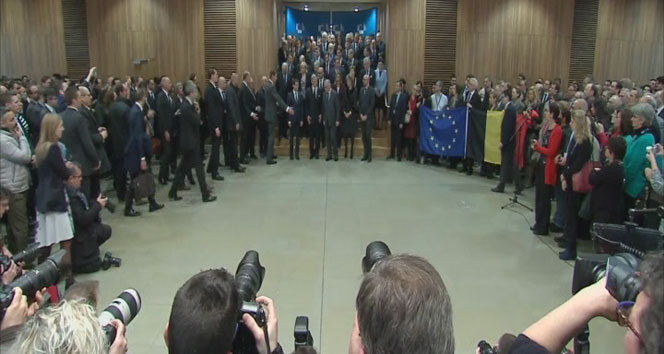 Brüksel'de terör kurbanları için 1 dakikalık saygı duruşu