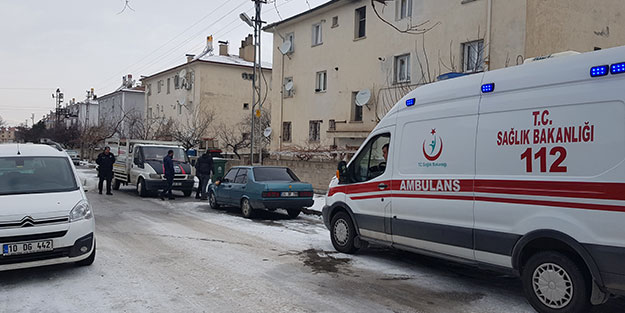 Bu acıya yürek dayanmaz! 4 günlük bebeklerini ölü buldular