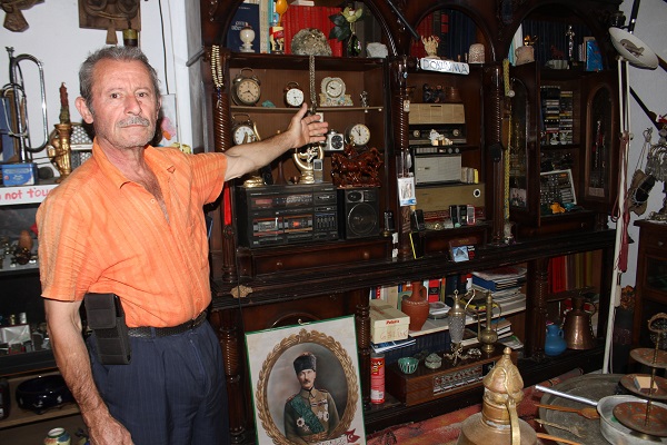 Bu adam 50 yıldır her şeyi saklıyor!