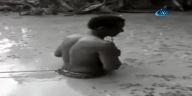 Bu adam bataklıkta ne yapıyor?