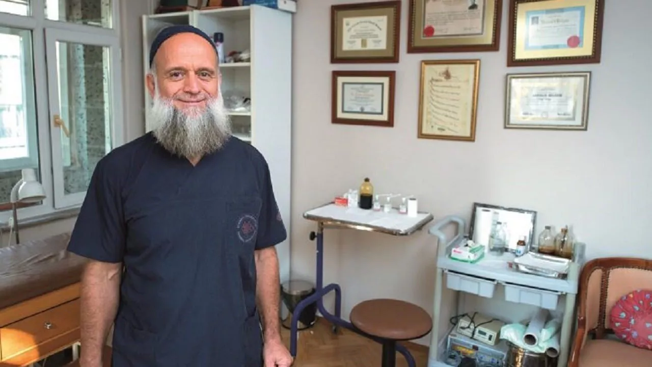 Bu adam size ne yaptı alçaklar? Rezillikte birbirleriyle yarışıyorlar