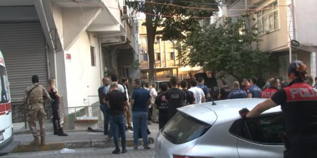 Bu adam tüfekle sokakta ne yapıyor?