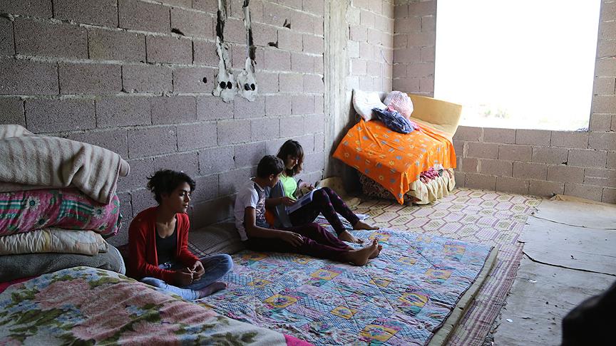 Bu aile, bu mevsimde inşaatta yaşıyor