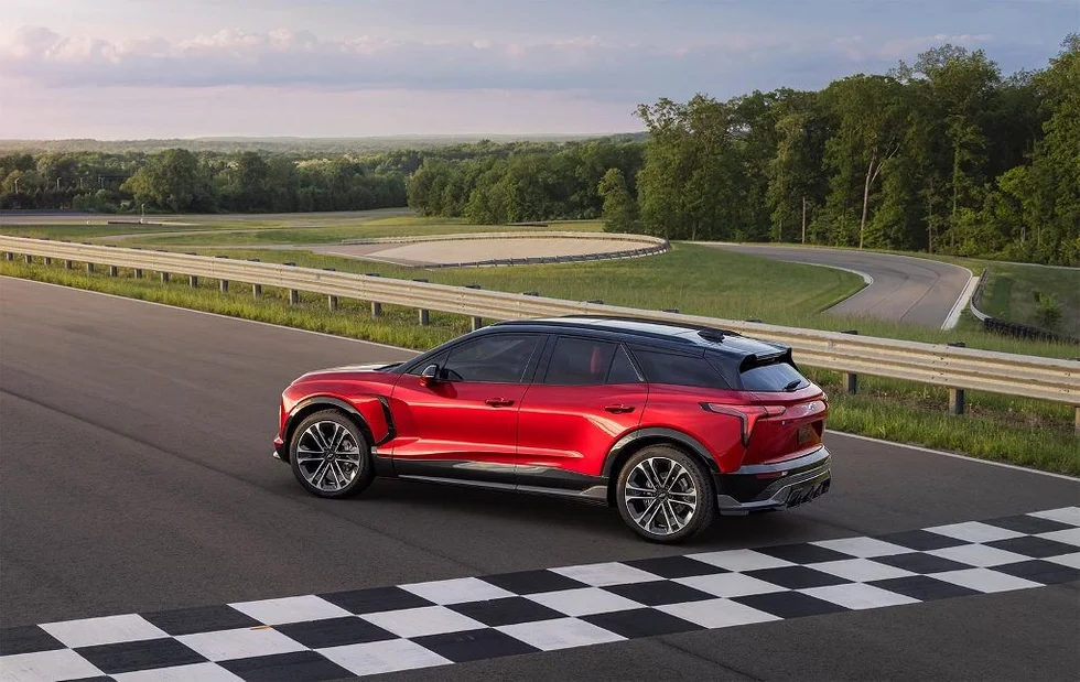 Bu araba değil, adeta bir tank! Resmen tanıtıldı