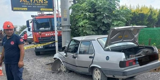 Bu arabalara binmeyin artık! Direğe çarpan otomobilin sürücüsü hayatını kaybetti