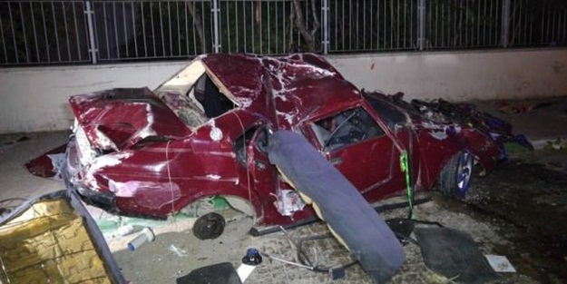 Bu araçtan 3 kişi yürüyerek çıktı