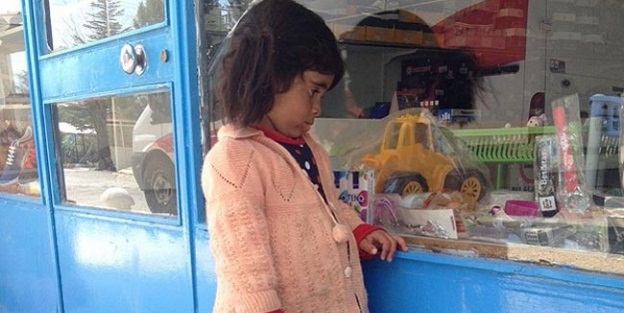 Bu bakışa oyuncak yağdı