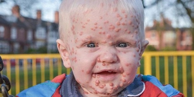 Bu bebeğe dokunmaya korkuyorlar