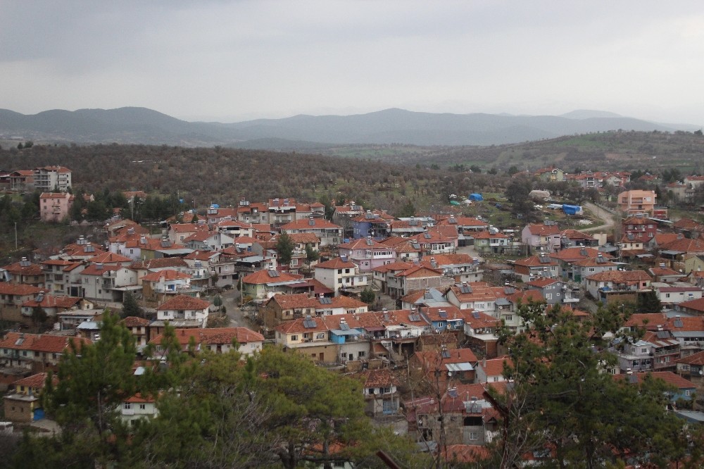 Bu beldede tüm araçlar ücretsiz dezenfekte ediliyor 