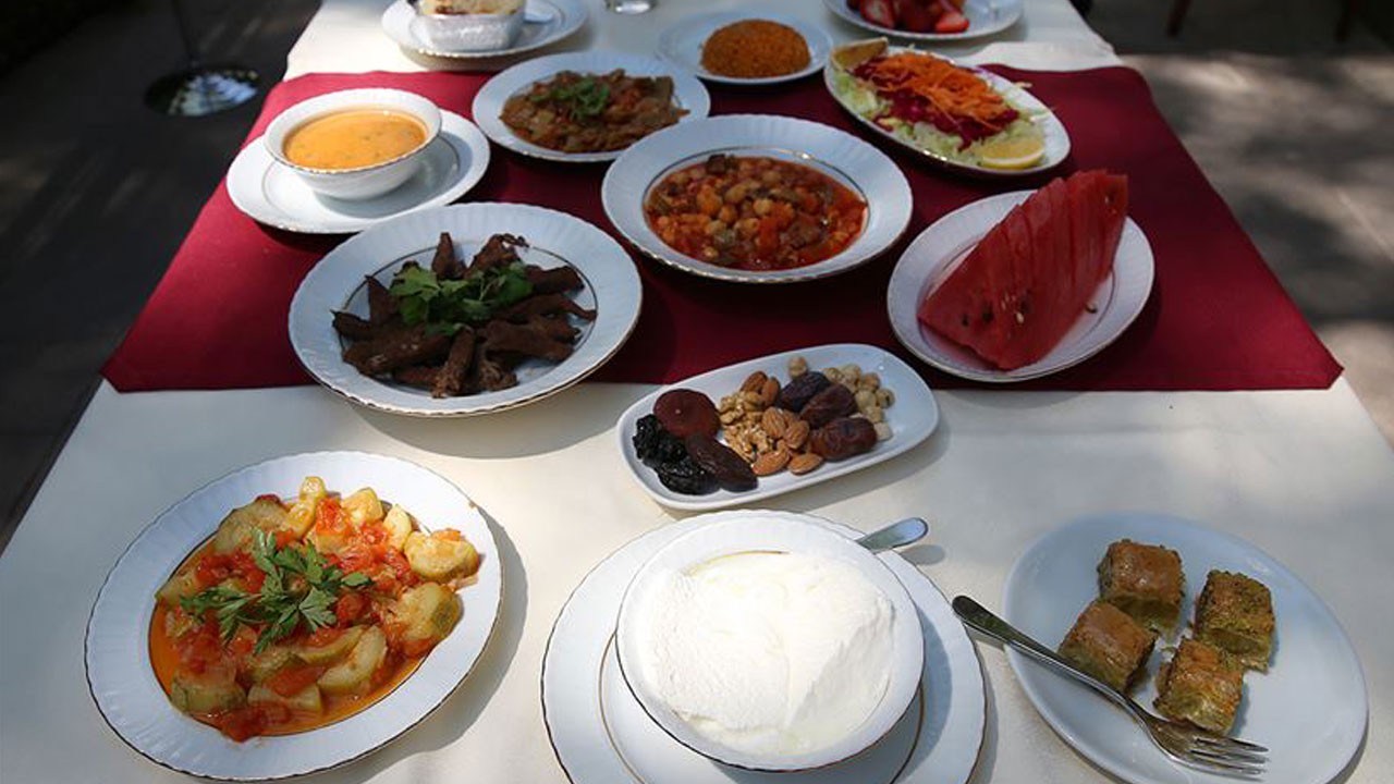 Bu besinlerden uzak durun! Sahurda ve iftarda nelere dikkat edilmeli?