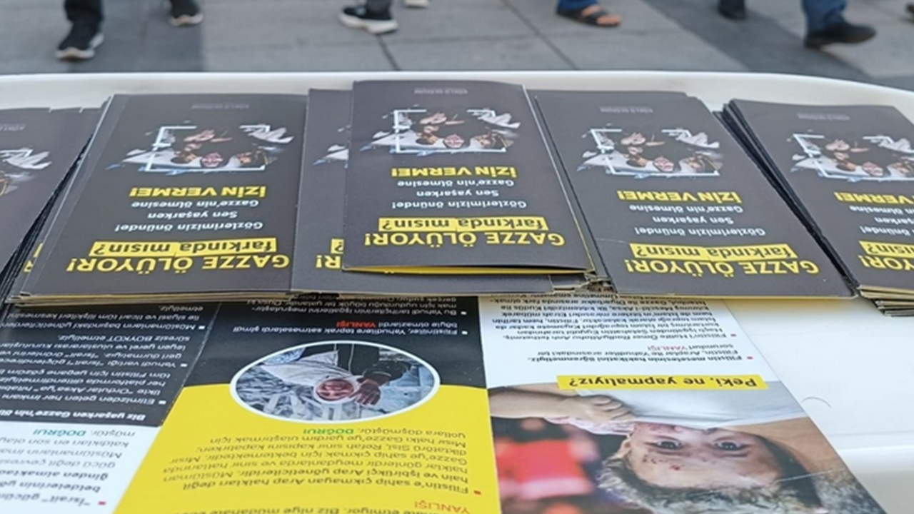 Bu broşürü dağıttıkları için! Gazze ölüyor dediler 6 aydır içerideler
