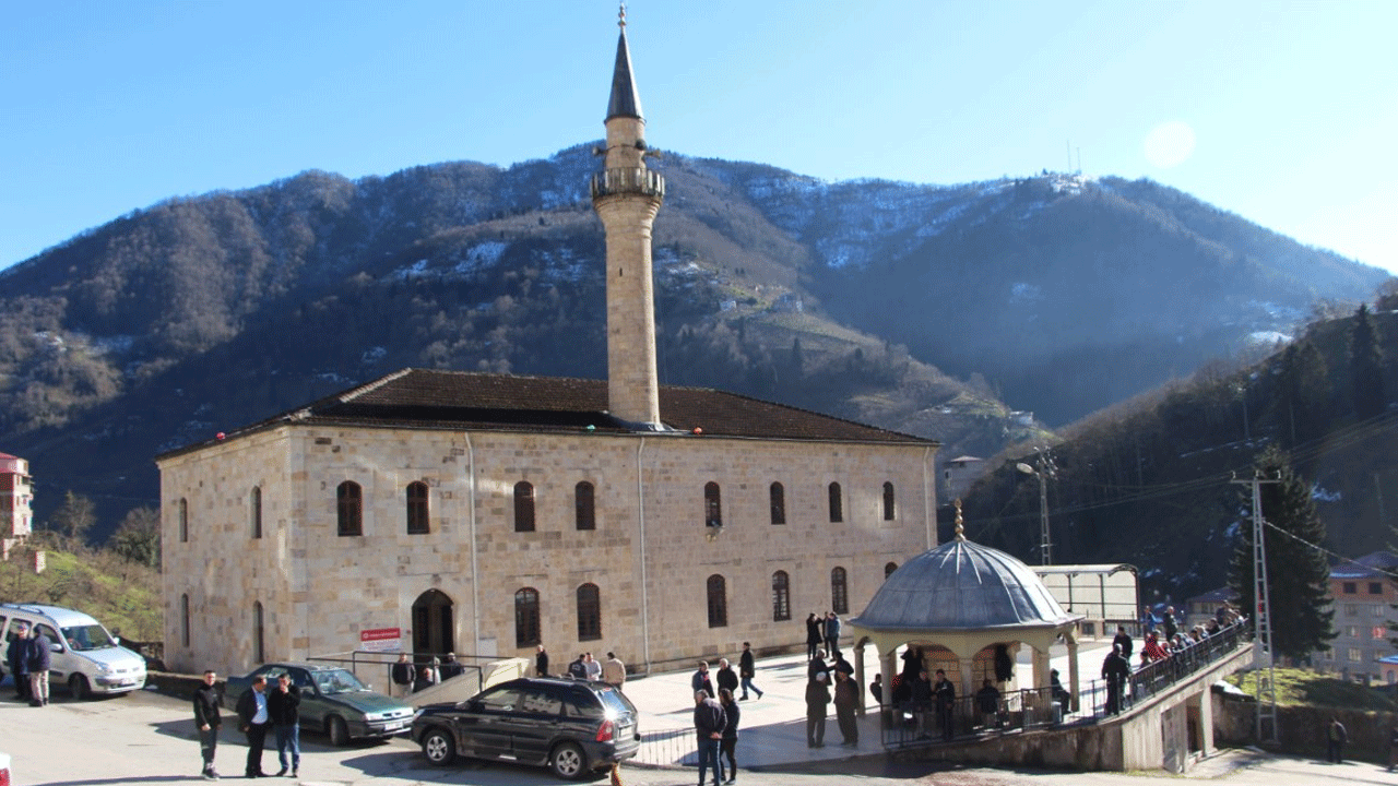 Bu caminin imamları 3 kuşaktır aynı aileden