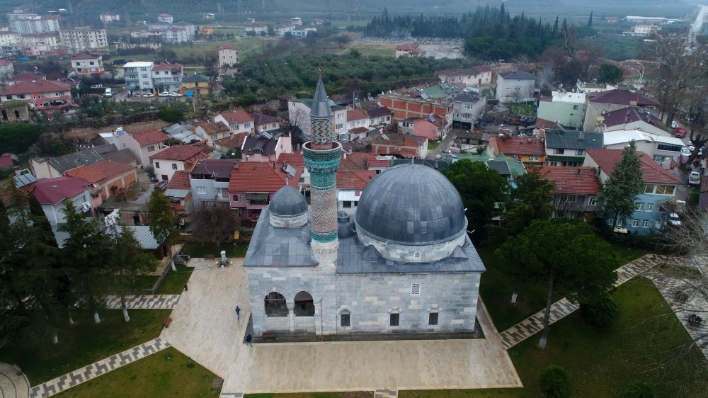 Bu caminin minaresinde 12 bin parça çini var 