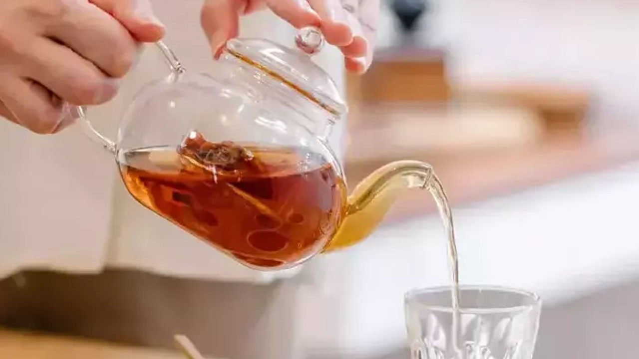 Bu çaylar 'Eyvah' dedirtti! İçiyorsanız dikkat: Mide, bağırsak rahatsızlıklarını tetikliyor