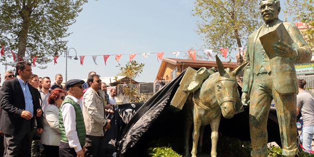 Bu da CHP'nin hizmeti! Eşek heykeli açıldı