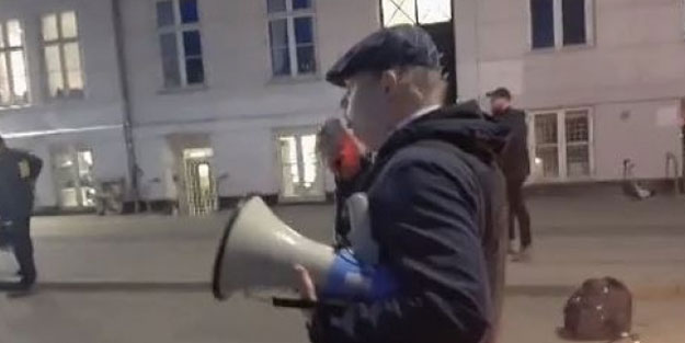 Bu da Danimarka’nın delisi! 10 gündür Kur’an-ı Kerim yakıyor