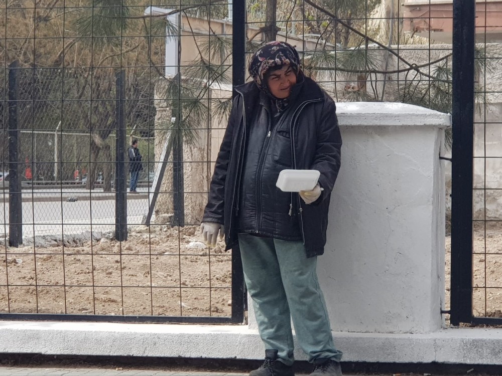 Bu da ’eldivenli’ dilenci 