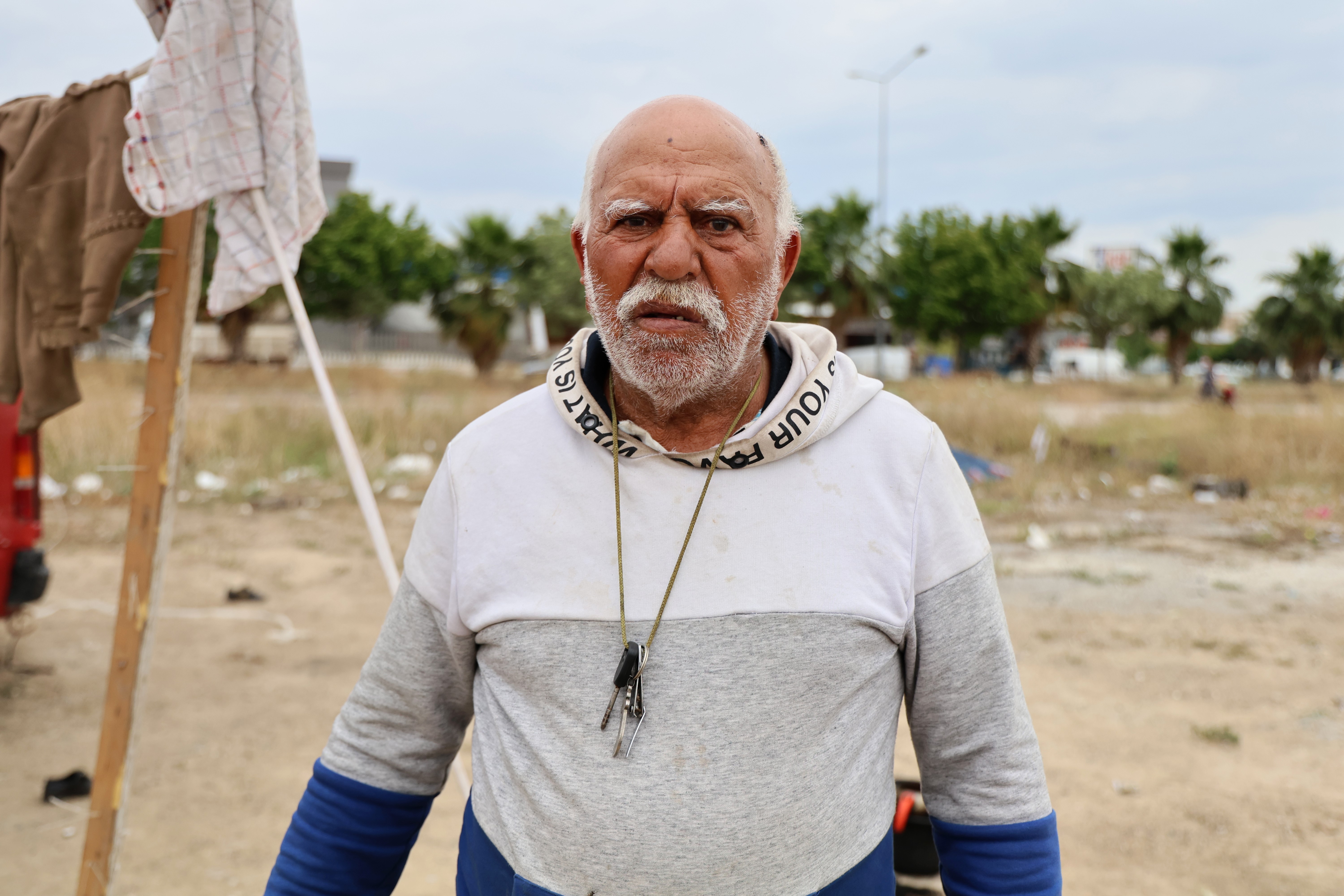 Bu da hayırsız evlat! 'Anneni neden dövüyorsun' diyen dedesini darp etti