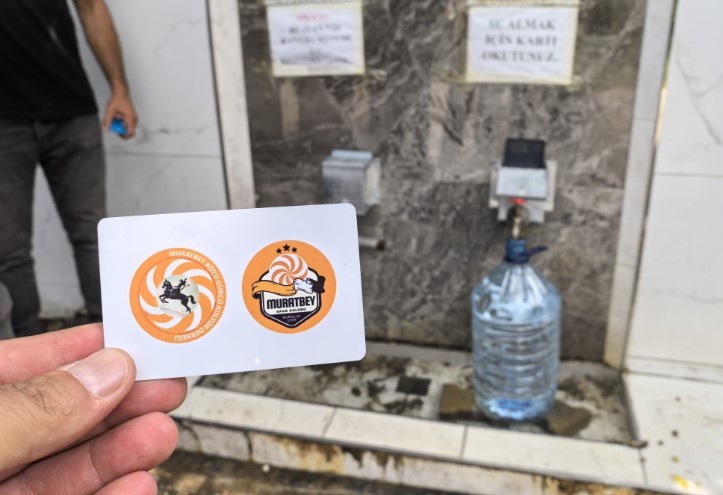 Bu da kartla çalışan hayrat! Görenler hayret ediyor!