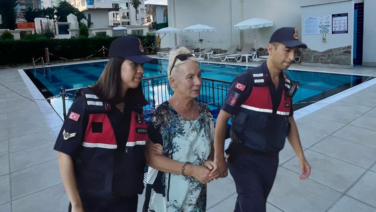 Bu da malum kafanın ecnebi versiyonu! 13 yaşındaki kızı havuza sokmayan tesettür düşmanı Rus tutuklandı