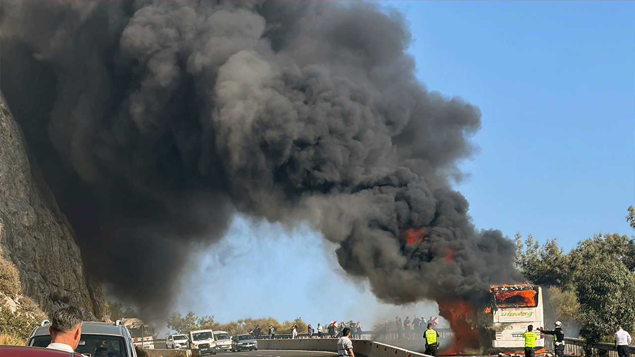 Bu da Muğla'nın yolcu otobüsü! İstanbul'dakiler gibi yandı kül oldu