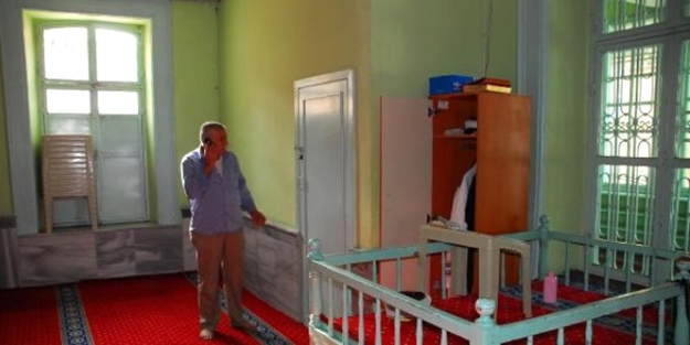 Bu da oldu! Cami'den "Sakal-ı Şerif" çalındı