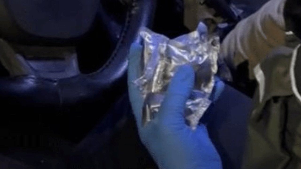 Bu da torbacı taksici! Bakın uyuşturucuyu nereye saklamış!