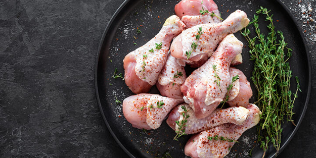 Bu detaya dikkat! Tavuk pişirmeden önce bunu yaparsanız…