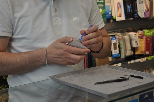 Bu detaya kimse dikkat etmiyor! Telefonlar bu sebeple bozuluyor