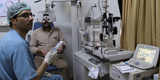 Bu doktorların tek kazancı 'hayır duası'