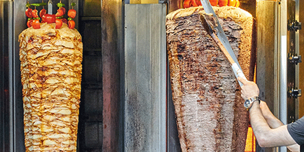 Bu dönerciyi yerinden oynatan karnını bedavaya doyuruyor