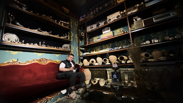 Bu dükkan 100 yıl önceye götürüyor