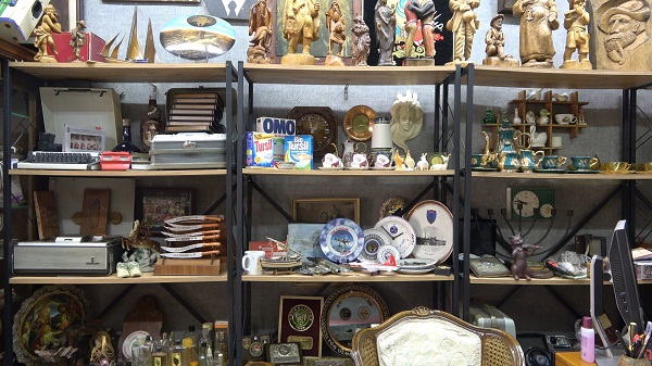 Bu dükkana giren geçmişe ışınlanıyor