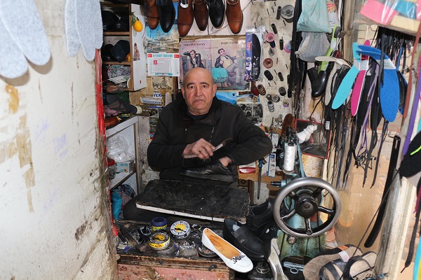 Bu dükkanla 4 çocuk okuttu!