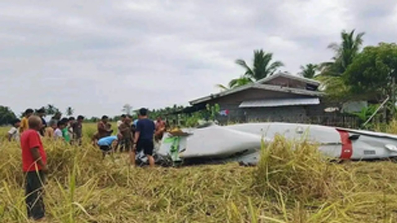 Bu düşüşlerin sebebi ne? O ülkede küçük uçak düştü: 4 ölü