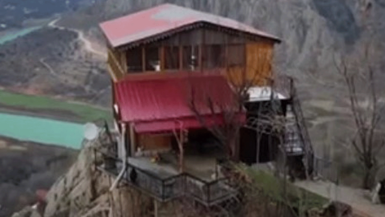 Bu evi görenler hayrete düşüyor: Tam 96 merdivenle çıkılıyor!