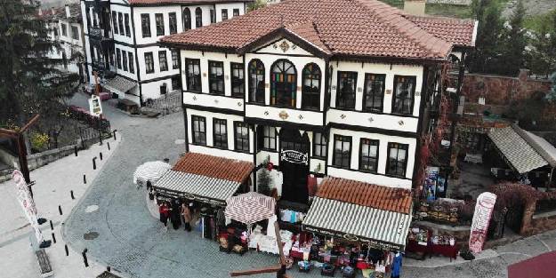 Bu evler görenleri tarihi yolculuğa çıkarıyor