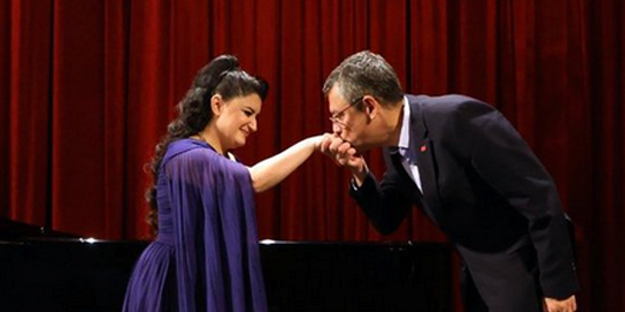 Bu fotoğraf mahalleyi fena böldü: Fazıl Say ile Yılmaz Özdil birbirine girdiler... Gündemi altüst etti...