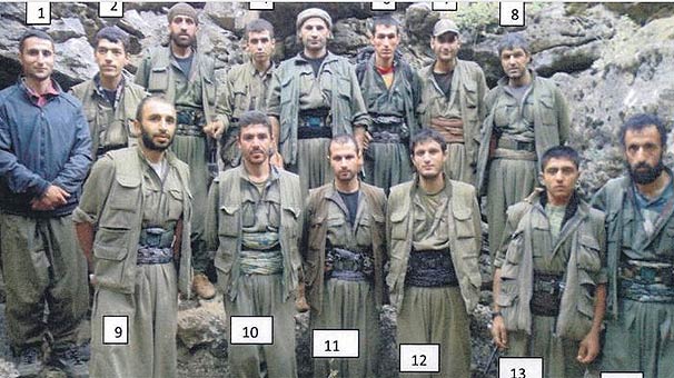 Bu fotoğraftaki PKK’lı teröristler… Her şeyi özetleyen kare!