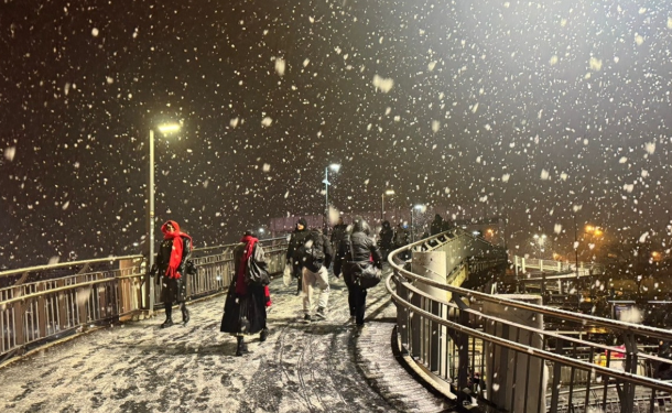Bu gece kar sabaha kadar yağdı