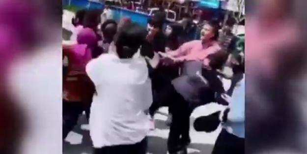 Bu gençlik nereye gidiyor! Liseli kızların kavgası kamerada