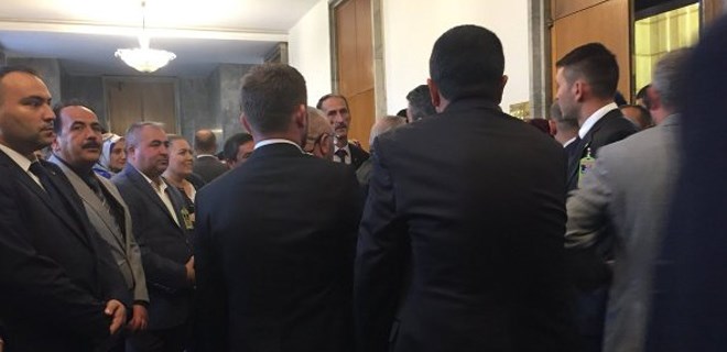 İP'lilerle MHP'liler karşılaşmasın diye Meclis'te...