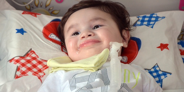 Bu gülen gözler her an ebedi kapanabilir