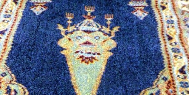 Bu halıyı gören camide namaz kılmıyor