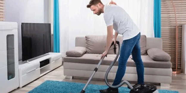 Bu hatalar elektrikli süpürgenizin ömrünü azaltır! Sakın buralarda kullanmayın