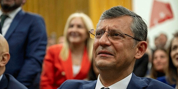 Bu heykeli iki yılda bitiremeyen CHP deprem konutları için 