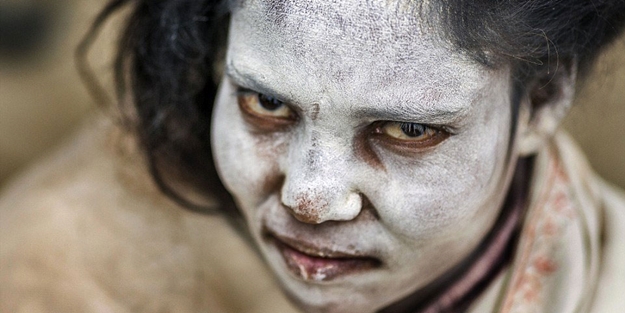 Bu insanlar ölülerini yiyorlar!