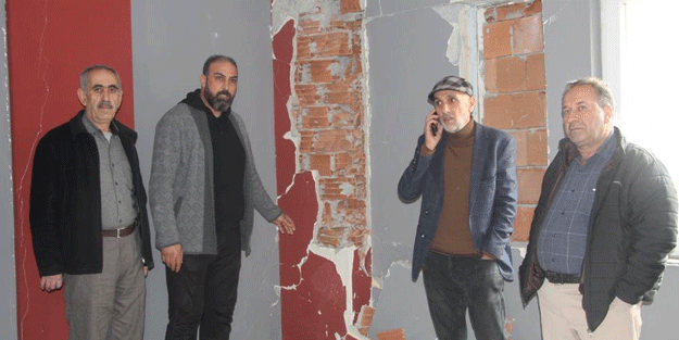 Bu kadar ahlaksızlık olmaz! Binanın kolonlarını görenler şok oldu